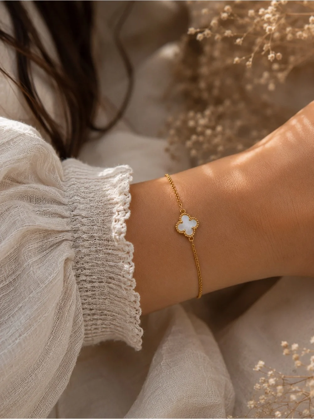 Gold Bracelet with White Pearl 9 mm motif
